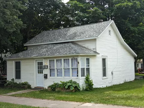 207 2nd Ave, Big Rapids, MI 49307 photo 2