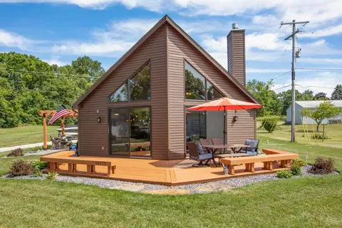 70777 Sunset Blvd, Union, MI 49130