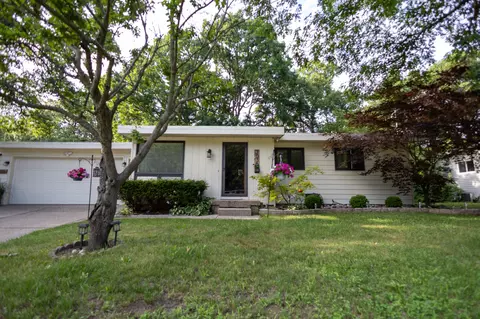 1035 40th St SW, Wyoming, MI 49509