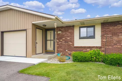 6720 Waterview Dr SW #65, Grandville, MI 49418