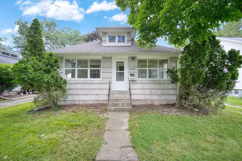 228 W Palmer Ave, Jackson, MI 49203