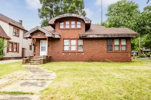 1064 Colfax Ave, Benton Harbor, MI 49022