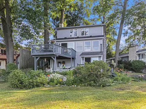 10703 Center St, Plainwell, MI 49080