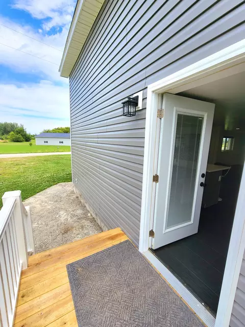 Exterior - 9337 Hoffman Rd, Maybee, MI 48159 photo 7 of 28
