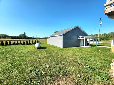 Exterior - 9337 Hoffman Rd, Maybee, MI 48159 photo 17 of 28