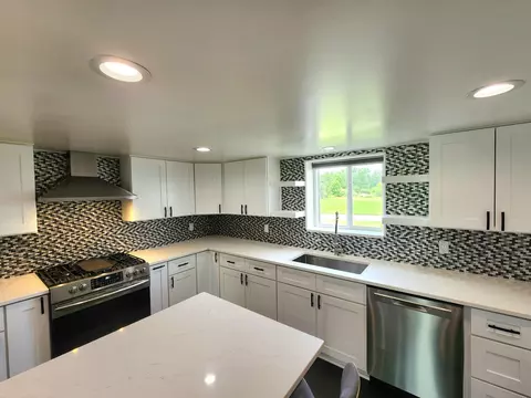 Kitchen - 9337 Hoffman Rd, Maybee, MI 48159 photo 7 of 9
