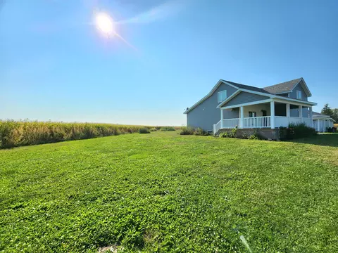 Exterior - 9337 Hoffman Rd, Maybee, MI 48159 photo 2 of 28