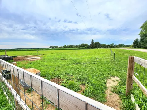 Exterior - 9337 Hoffman Rd, Maybee, MI 48159 photo 13 of 28
