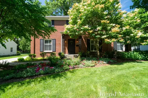 2451 Maplewood Dr SE, Grand Rapids, MI 49506