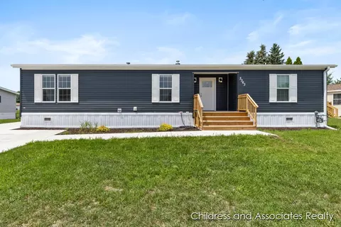 3363 Harbor Ct, Holland, MI 49424