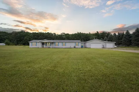 10638 Maple Hill Rd, Howard City, MI 49329