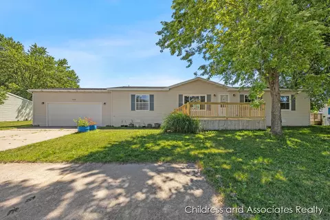 10616 Galaxy Dr NE, Rockford, MI 49341