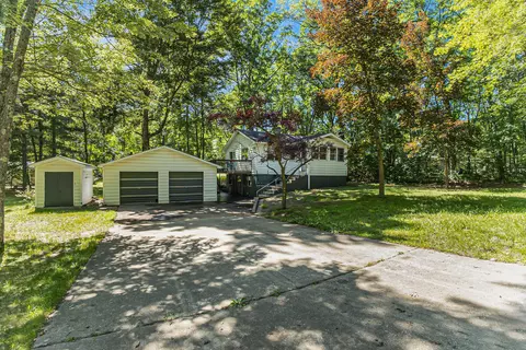 7919 E Navajo Trl, Branch, MI 49402