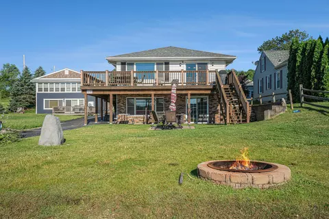 50151 Sister Lakes Rd, Dowagiac, MI 49047