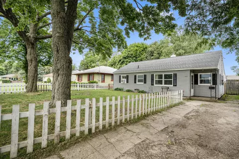 1112 Chrysler St, Kalamazoo, MI 49048