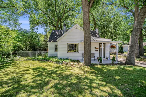 1064 Royal Oak St SW, Wyoming, MI 49509