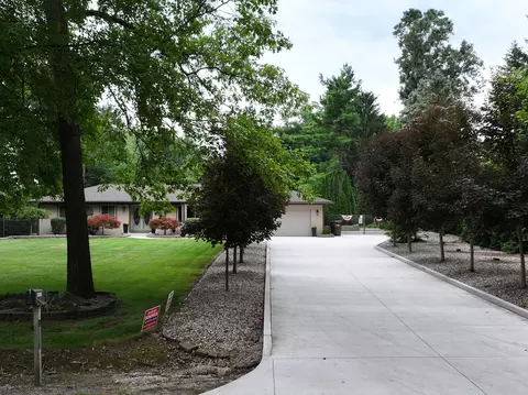 42421 Bemis Rd, Belleville, MI 48111