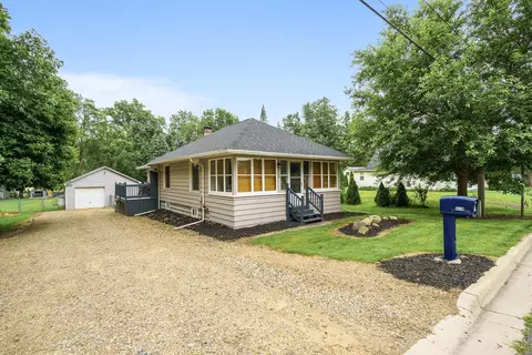 319 S Dettman Rd, Jackson, MI 49203 photo 2