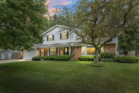 6902 Hickory Point Dr W, Portage, MI 49024
