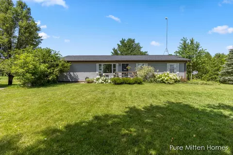 5676 W Muskrat Rd, Sheridan, MI 48884