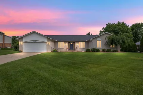 909 Langley Rd, Rochester Hills, MI 48309