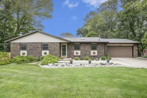 13427 S Kingswood Dr, Delton, MI 49046