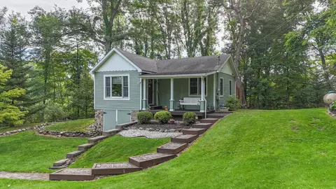56789 Point Rd, Cassopolis, MI 49031