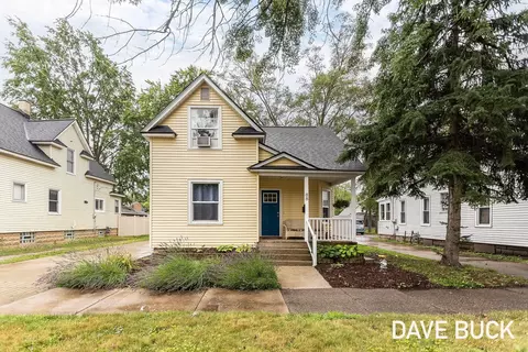 88 E 18th St, Holland, MI 49423