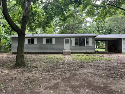310 Olds Ave, Hartford, MI 49057