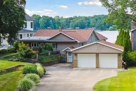 12626 Crystal Lake Dr S, Cement City, MI 49233