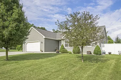 323 Catera Ct, Springfield, MI 49037 photo 3