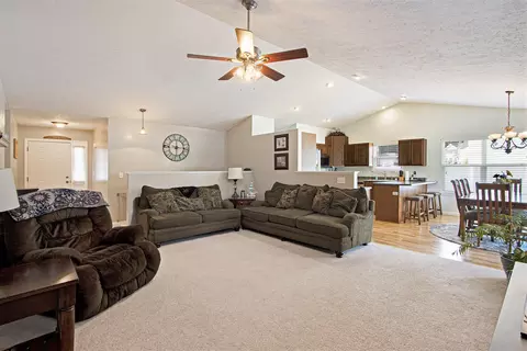 323 Catera Ct, Springfield, MI 49037 photo 5