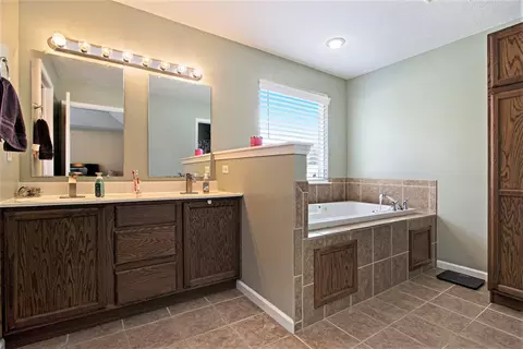 323 Catera Ct, Springfield, MI 49037 photo 16