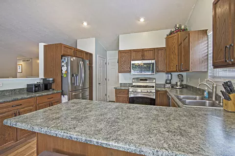 323 Catera Ct, Springfield, MI 49037 photo 12