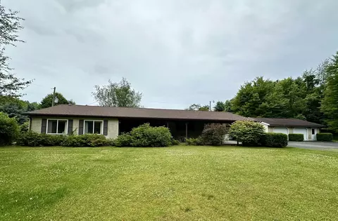 25175 Mckenzie St, Dowagiac, MI 49047