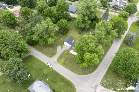 303 Putney St, Belding, MI 48809 photo 7