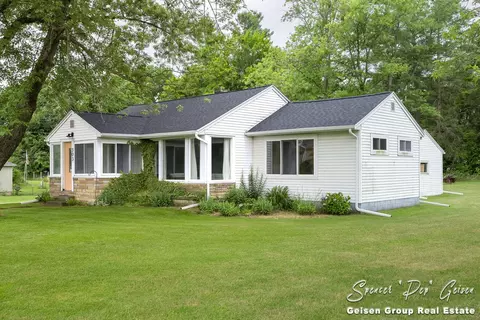 303 Putney St, Belding, MI 48809