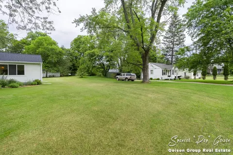 303 Putney St, Belding, MI 48809 photo 41