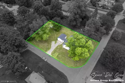 303 Putney St, Belding, MI 48809 photo 6