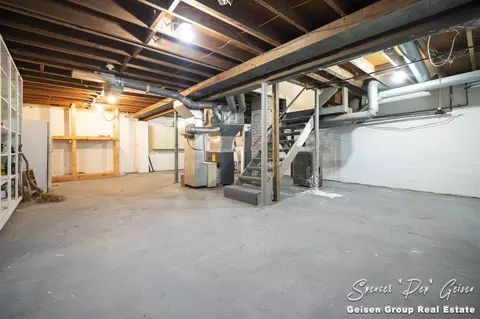 303 Putney St, Belding, MI 48809 photo 32