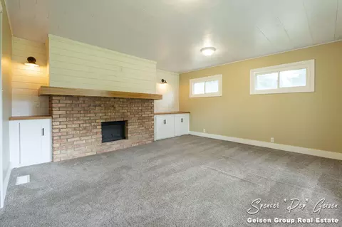 303 Putney St, Belding, MI 48809 photo 8