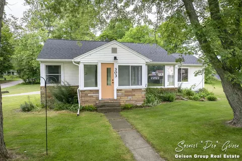 303 Putney St, Belding, MI 48809 photo 3