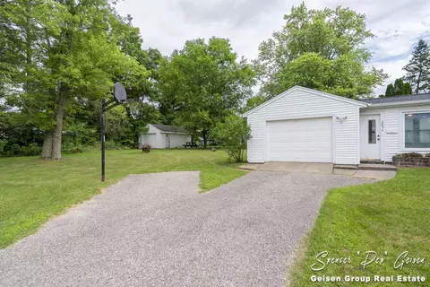 303 Putney St, Belding, MI 48809 photo 40