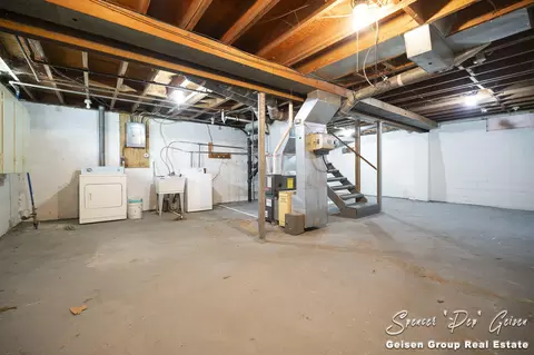 303 Putney St, Belding, MI 48809 photo 33