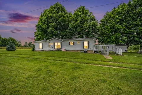 885 S Q Dr, Fulton, MI 49052