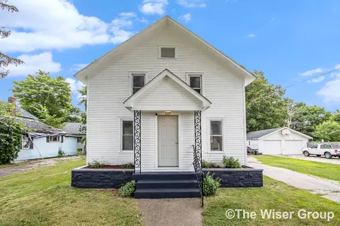 619 Maple St, Three Rivers, MI 49093