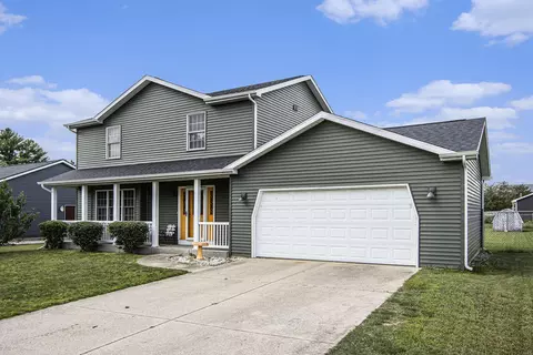 1077 S Apple Ct, Plainwell, MI 49080