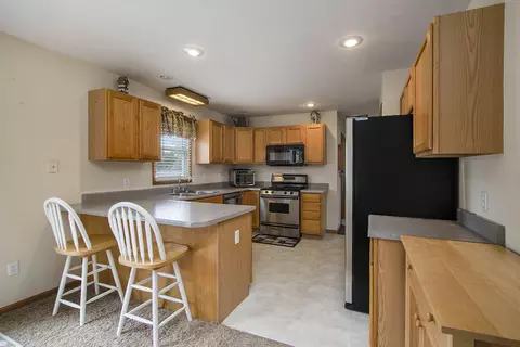 1077 S Apple Ct, Plainwell, MI 49080 photo 6