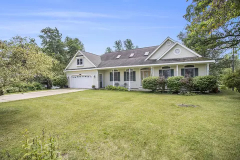 8406 Pennfield Rd, Battle Creek, MI 49017