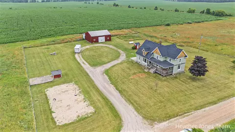 3387 Fleck Rd NE, Edmore, MI 48829 photo 2